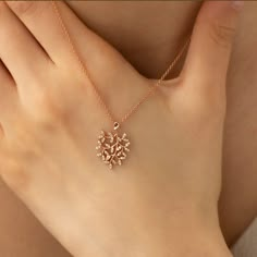 "Flower Necklace, Clover Diamond, Dainty Necklace, Diamond Flower 14k, Gold Flower Pendant, Bridal Necklace, Solid Gold Necklace Minaliva Diamond Features * Gold Kt: 14K - 18K * Custom Gold Color: Rose Gold, Yellow Gold, White Gold * Total Diamond CTW: 0,35 Ct * Diamond Color-Clarity: G Color VS Clarity * Setting Type: Pave * Length:  16\", 17'',  18\", 19'', 20\" (measured as end to end, the clasp is included) * Ready to Ship in 1-5 Business Days Your products will be shipped with free shipping Pendant Necklace Diamond, Jewelry Necklace Simple, Neck Pieces Jewelry, Fancy Jewelry Necklace, Modern Gold Jewelry, Pretty Jewelry Necklaces, Fancy Jewellery Designs, Gold Necklace Simple, Solid Gold Necklace