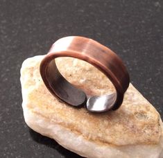 Copper Ring - This is a handmade pure copper ring with a 1/4 inch (6.35 mm) wide band that can be adjusted to fit all fingers and thumb very comfortably.  I annealed a new piece of 6 gauge pure copper wire, hammered it uniformly for a perfect texture and formed it into the desired size ring.  After shaping for a perfect fit, it was tumbled in a jewelers mix to polish for a smooth comfortable wear. Finally, it was oxidized to achieve a really nice patina finish.  It's a simple design that will sl Handmade Copper Bracelet, Copper Properties, Copper Electroforming, Wire Jewelry Rings, Metal Forming, Copper Patina, Copper Ring, Coin Ring, Wire Wrapped Rings