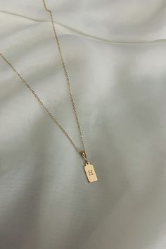 Whether you choose your own initial or one of some one you love our dainty initial necklace is a subtle yet charming piece that effortlessly complements any style. Delicately crafted with a petite tag pendant showcasing your chosen initial, it adds a touch of personalized elegance. The lightweight design and 14k gold filled fine chain make it perfect for everyday wear, it is a versatile addition to any jewelry collection. 14mmx6mm rectangle pendent on your chosen chain attached with a small a 14 Initial Necklace For Boyfriend, Gold Jewelry Stack, Gold Necklace Aesthetic, G Initial Necklace, T Initial Necklace, Chain Designs Gold, Everyday Gold Necklace, Necklace With Initials, Dainty Jewelry Necklace