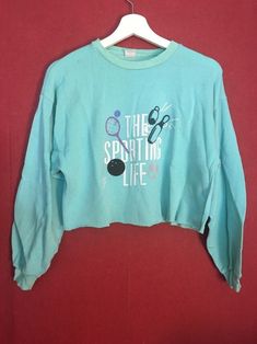 Vintage 80s Sweatshirt printed  Sportong Life Aqua  Size  approx s small sizing Condition some marks of use on material through out , print good, not cracked Indian Summer Dress, Sweatshirt Crop Top, 80s Sweatshirt, Beatles Tshirt, Hip Hop Sweatshirts, Vintage Dress 70s, 80s And 90s Fashion, Retro Sports, Crop Top Sweatshirt