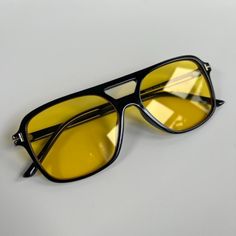 Vintage Unique Retro-Style Black Rounded Square Sunglasses Black Frame With A Yellow Lens These Glasses Are Unisex! Uva And Uvb Protection Brand New #Sunglasses #Shades #Sunnies #Fashion Retro Square Glasses, Yellow Lense Sunglasses, 70s Glasses Sunglasses, Cowboy Sunglasses, Cool Glasses Aesthetic, Yellow Tinted Glasses, 90s Sunglasses Vintage, Anthony Core, Yellow Lens Glasses