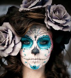 Mexican Skull, my sister painted her face like this for halloween!  turned out awesome Makijaż Sugar Skull, Carnaval Make-up, Make Up Diy, Makeup Zombie, Dead Costume, Halloween Sugar Skull, Fantasy Make-up, Skull Face Paint, Sugar Skull Costume