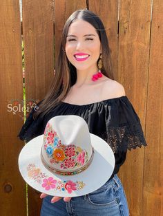 This beautiful Mexican Sombrero has beautiful hand painted flowers, perfect to add that special touch to any outfit. The hat itself is made out of jute material and is very light and breathable. More colors available here: https://www.etsy.com/es/listing/979061264/sombrero-artesanal-mexicano-sombrero?ref=listing_published_alert Mexican Sombrero, Mexican Hat, Nice Sandals, Painted Hats, Floral Hat, Mexican Party, Traditional Mexican, Thread Earrings, Mexican Dresses