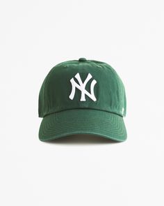 Men's New York Yankees '47 Clean-Up Hat | Men's Accessories | Abercrombie.com Wardrobe Management, Snapback Hats Men, Iconic New York, New York Yankees Logo, Yankees Logo, Green Cap, Guys Clothing Styles, Classy Style, Man Up