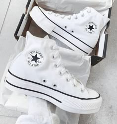 White Converse Shoes, Nike Fashion Shoes, Pretty Shoes Sneakers