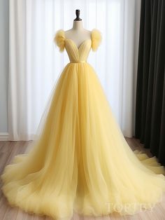 Prom Dress Yellow, Beautiful Frocks, Special Occasion Gowns, Long Formal Dress, Elegant Prom Dresses, Prom Dress Inspiration, Cute Prom Dresses, Pretty Prom Dresses, Fairytale Dress