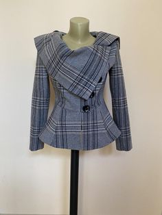 This is a very stylish and elegant wool plaid jacket .  Made of very soft and high quality woolen fabric. The jacket is fully lined. SIZE CHARTSIZE S  - US  6, UK 8, EU 36bust:  bust around 34.5”/90cmWaist:  waist around 27.5”/70cmHips: hips around 34.5”/90cmSIZE M  -  US 8, UK 10, EU 38bust: bust around 37.5”/95cmWaist:  waist around 29.5”/75cmHips:  hips around 37.5”/95cmSIZE L - US 10, UK 12, EU 40bust:  bust around 39.5"/100cmWaist:  waist around 31.5”/80cmHips:  hips around 39.5”/100cmSIZE Womens Plaid Coat, Plaid Coats For Women, Plaid Coat Women, Tartan Blazer, Gray Outfit, Asymmetric Jacket, Leisure Suit, Types Of Jackets, Checked Blazer