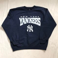 Yankees Sweatshirt, Yankee Sweatshirt, Vestidos Sport, New York Yankees Sweatshirt, Winter Fits, Beetlejuice, New York Yankees, Teen Fashion Outfits, Teen Fashion