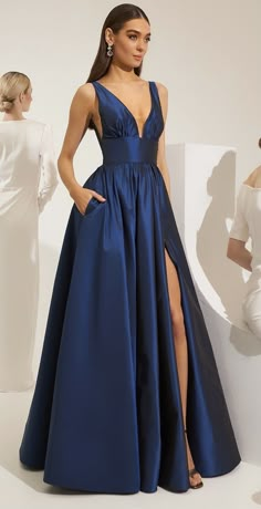 Matric Farewell Dresses, Farewell Dresses, Matric Dance Dresses, Trendy Date Night Outfit, Classy Prom, Prom Dress Inspo, Date Night Outfit Ideas, Night Outfit Ideas, Black Tie Wedding Guests