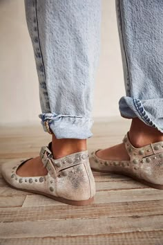 Mystic Mary Jane Flats | Free People Mary Jane Flats Outfit, Free People Outfits, People Outfits, Leather Flats Women, Mary Jane Ballet Flats, Chic Flats, Funky Shoes, Stylish Footwear, Shoes Ideas