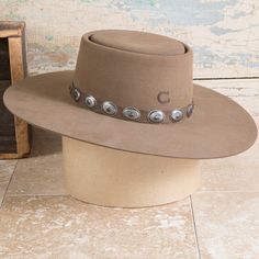 Charlie+1+Horse+Pecan+High+Desert Buckaroo Hats, Charlie 1 Horse Hat, Black Fedora Hat, Cowgirl Magazine, Black Fedora, Black Bucket Hat, Felt Hats, Hat Styles, Women Hats Fashion