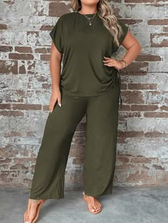 Plus Size Women's Round Neck Short Sleeve Top With Side Drawstring And Pants Two Piece Set Army Green Casual  Short Sleeve Knitted Fabric Plain  Medium Stretch  Women Plus Clothing, size features are:Bust: ,Length: ,Sleeve Length: Style For Short Women, Plus Size Summer Fashion, Casual Outfits Plus Size, Plus Size Summer Outfits, Look Plus Size, Short Women Fashion, Business Casual Outfits For Work, Sweater Trends, Plus Size Fashion For Women