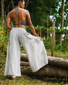 "Wide Leg Pants, White Summer Pants, Boho Pants Indulge in the beauty of our beautiful flare pants, crafted with the utmost care using very soft double gauze cotton adorned with a stylish black stripe pattern. This pants is made in one size to fit XS to XL / US: 2/4/6/8/10/12/14/16 -These pants are made with 100% soft double gauze cotton, ensuring a luxurious and comfortable feel against your skin. The fabric is exceptionally soft and features a striking black stripe pattern. It has a medium-thi Wide Leg Yoga Pants Outfit, Flowy Pants Outfit, Wide Leg Yoga Pants, Summer Pants Outfits, Natural Clothing, Boho Pants, Flowy Pants, Womens Pants, Pants White