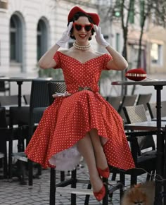 Rockabilly Photoshoot, Outfits 60s, Pinup Skirt, Pinup Photoshoot, 50s Pinup, Outfit Retro, Pin Up Girl Vintage, Polka Dots Fashion, Pin Up Outfits