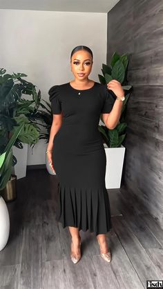 Corporate Gowns, Long Fall Dresses, Birthday Dress Women, Corporate Dress, Black Dresses Classy, Afrikaanse Mode, Work Dresses For Women, Stylish Work Attire, Classy Dress Outfits