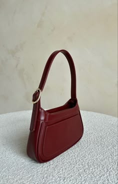 Bags For Dresses Outfit, Cute Brown Shoulder Bag, Cherry Red Bag, Red Purse Aesthetic, Bags Aesthetic Outfit, Cute Bags Aesthetic, Red Handbag Outfit, Cute Bags And Purses, Red Accessories Outfit