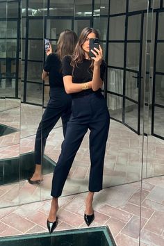 PANTS WITH A HIGH WAIST - Navy blue | ZARA United States Cool Casual Outfits Women, Nice Casual Outfits Woman, Office Casual Outfits Women, Navy Blue Trousers Outfit, Navy Blue Pants Outfit, Blue Trousers Outfit, Navy Pants Outfit, Cool Casual Outfits, It Job