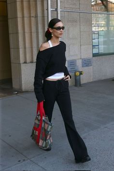 Modest Rocker Fashion, Nineties Fashion The 90s Outfit, 2024 Style, Model Outfits, Celeb Style