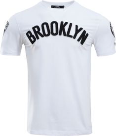 Style Short sleeve, crewneck t-shirt Heat-sealed appliques with chenille and raised embroidered detail Soft to the touch Team Spirit Team logo on chest Designed in team colors Additional Details Machine washable, tumble dry low Officially licensed Barclays Center, Fabric Applique, Brooklyn Nets, Team T Shirts, Spandex Shorts, Knitted Tshirt, Fitted Hats, Oversized Tshirt, Mens Tees