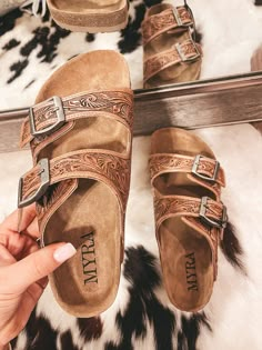 Western Summer Shoes, Tooled Birkenstock Sandals, Western Birkenstock, Cute Western Shoes, Cute Sandals For Summer, Western Sandals, Western Things, Country Shoes, Casual Country Outfits