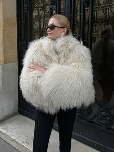 TAVIMART - Luxury Warm Fluffy Faux Fur Coat 2024 Women Fashion Solid Long Sleeve Short Coats Winter Female Casual High Street Outercoat Mongolian Lamb Fur Coat, Cropped Faux Fur Coat, White Faux Fur Coat, Short Coats, Short Coats Women, Shearling Jacket Women, Womens Faux Fur Coat, Women Outerwear, Coats Women