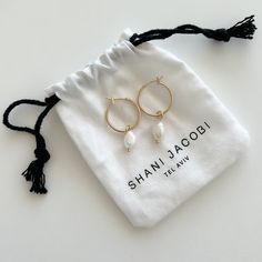 Staple pearl drop hoop earrings that are simply elegant and can be worn for every occasion. Materials: 14K Gold Plated Brass Silver Plated Brass Freshwater Pearls (Natural freshwater pearls will vary in size and shape)Hypoallergenic and Nickel FreeSize:Available in two sizes: S Diameter: 1.5cm / 0.6"S Thickness: 0.15cm / 0.059"M Diameter: 2cm / 0.78"M Thickness: 0.2cm / 0.07"This item comes with a one-year warranty.Greeting card and/or gift receipt for exchange is available with purchase at chec Everyday 14k Gold Filled Pearl Pendant Earrings, Gift 14k Gold Hoop Earrings With Pearl Chain, Dainty Pearl Chain Hoop Earrings As Gift, Small Hoop Pearl Drop Earrings In 14k Gold Filled, Minimalist Teardrop Hoop Earrings With Pearl Charm, Gift Pearl Pendant Earrings In 14k Gold Filled, Minimalist 14k Gold-filled Hoop Earrings With Pearl Charm, Minimalist 14k Gold Filled Small Hoop Pearl Earrings, Minimalist Hoop Earrings With Pearl Pendant As Gift