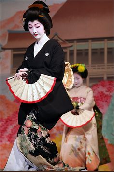 Dance Japanese Clothes, Memoirs Of A Geisha, Japanese Geisha, Japan Photo, Japan Style, Lets Dance, Dance Art, Just Dance, Japan Fashion