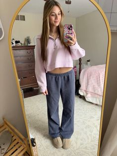 comfy outfit for school Outfit Ideas For School Winter Comfy, Comfy Cute School Outfits, Winter School Outfits Cold Comfy, Fits For School Comfy, Cute Lazy Outfit, Basic Girl Aesthetic, Comfy School Fits, Comfy Outfit For School