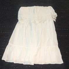 New With Tag! Elastic Size Large Charlotte Russe Beautiful Lace! Casual Strapless Dress For Beach Cover-up, Summer Sleeveless Tube Top With Lace Trim, Summer Strapless Tube Top With Lace Trim, Strapless Lace Trim Tube Top For Summer, White Bandeau Mini Dress For The Beach, White Bandeau Mini Dress For Beach, Casual Cotton Strapless Dress For Beach, White Bandeau Mini Dress For Vacation, Casual White Bandeau Strapless Dress