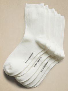 This luxurious sock blends together beautiful silk with breathable cotton to make everyday feel more indulgent.  Set of 3.  Hits above the ankle. Tna White Socks, Boxer Socks, Bf Basket, White Crew Socks, Socks Photography, Aesthetic Socks, Silly Clothes, Luxury Socks, Silk Socks