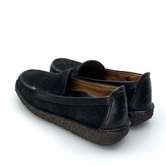 Step into effortless elegance with our Venetian Suede Crepe Sole Loafers from Lands’ End. Designed for the modern woman who values both style and comfort, these loafers feature a sleek black suede exterior that exudes sophistication. The solid color pattern and round toe design make them a versatile addition to any casual wardrobe, perfect for everything from brunch dates to leisurely strolls. With a crepe rubber sole that cushions each step, you’ll experience unparalleled comfort without sacrif Brunch Dates, Native American Jewelry Navajo, Vintage Trucker Hats, Accessories Bags Purses, Suede Loafers, Effortless Elegance, Kids Boots, Toe Designs, Loafers For Women