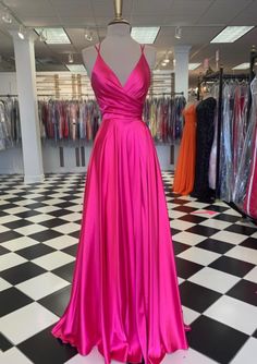 Vestidos Color Fucsia, Spaghetti Strap Bridesmaid Dress, Dress Formal Wedding Guest, Spaghetti Strap Bridesmaids Dresses, Formal Wedding Guests, Prom Dresses With Pockets, V Neck Prom Dresses, Prom Dress Ideas, Stunning Prom Dresses