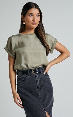 Embrace the casual chic vibe with our Tinaya Top in Olive. This raglan shell top is perfect for those laid-back summer days when you want to look effortlessly stylish. Made from a soft jersey cotton, this basic top features a crew neck and short sleeves, making it the ideal choice for your everyday wardrobe. Whether you dress it up or down, this versatile piece will quickly become a staple in your closet. So why wait? Add some on-trend green to your tops collection with our Tinaya Top!Product De Effortless Crew Neck Top For Day Out, Everyday Summer Crew Neck Short Sleeve Top, Summer Crew Neck Short Sleeve Top For Everyday, Everyday Crew Neck Short Sleeve Top For Summer, Crew Neck Short Sleeve Top For Summer, Relaxed Short Sleeve Top For Summer, Trendy Short Sleeve Top For Summer Casual Gatherings, Chic Crew Neck T-shirt For Casual Gatherings, Relaxed Crew Neck Short Sleeve Top For Summer