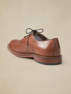 A versatile oxford shoe with sleek, minimalist design, made in luxe, Italian leather.  Designed with lightweight, durable OrthoLite® performance insoles for breathable cushioning that wicks away moisture for the ultimate in comfort.  Our Advanced Co Business Slip-on Oxfords With Ortholite Insole, Leather Slip-resistant Dress Shoes With Round Toe, Classic Low-top Lace-up Shoes With Leather Sole, Wingtip Oxfords With Removable Insole For Derby, Derby Wingtip Oxfords With Removable Insole, Low-top Leather Shoes For Derby With Removable Insole, Classic Brown Leather Shoes With Ortholite Insole, Brown Dress Shoes With Plain Toe And Removable Insole, Classic Lace-up Dress Shoes With Rubber Sole