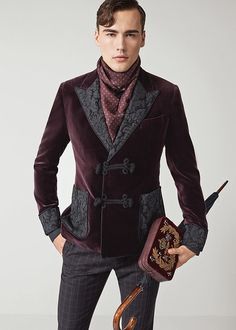 Dolce-Gabbana-Fall-Winter-2015-Menswear-Look-Book-057 Embroidered Suit, Burgundy Jacket, Baroque Print, Velvet Blazer, Dolce And Gabbana Man, Menswear Collection, Outfits Casual, Mens Fashion Trends