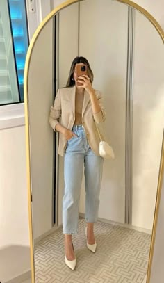 Job Casual Outfit, Hr Manager Outfit, Office Aesthetic Woman Outfit, Minimal Classy Outfit, Outfit Jeans Elegante, Dark Denim Jeans Outfit Work, Formal Jeans Outfit Women, Snappy Casual Outfits For Women, Fancy Style Outfits