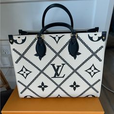 Amazing Condition. I Bought For Work But Then It’s So Pretty I Don’t Want To Use It For Work And Ruin It And Then I Just Never Use It Really. I Have Box Receipt And Dust Bag Lv On The Go Tote Mm Black, Louis Vuitton Totes Bag, Black And White Louis Vuitton Bags, Louis Vuitton Totes Louis Vuitton Official, Lv On The Go Gm Tote, Cute Lv Bags, Lv Art, Louis Vuitton On The Go, Louis Vuitton Tote Bag