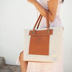 "The new Avery model is handmade with the highest delicacy and craftsmanship. It is perfect for any time, especially in summer. An ideal bag to take to the beach or to go to the market. It is large enough to fit a towel and beach items, as well as all the accessories a woman needs to carry in her handbag on a daily life. Our Avery is a tote basket with handles and details in high quality leather, an exterior and an interior pocket and a metal clasp. In addition, it has a base made of leather to