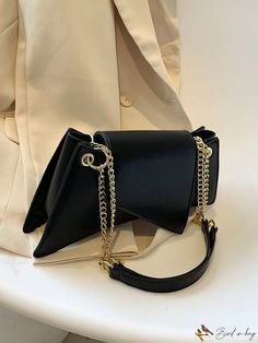 BirdinBag - Chic Chain Accent Purse - The Epitome of Minimalist Style Modern Bags With Gold Chain, Elegant Bags With Double Chain And Chain Link Shape, Elegant Chain Link Shoulder Bag For Everyday, Elegant Everyday Chain Link Shoulder Bag, Elegant Black Chain Link Shoulder Bag, Novelty Handbags, Novelty Bags, Bag Bag, Minimalist Style