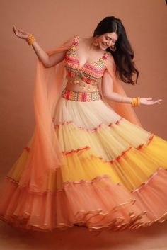 Tule Rok, Simple Lehenga, Wedding Lehenga Designs, Lehenga Designs Simple, Traditional Indian Dress, Fancy Dresses Long, Indian Dresses Traditional, Traditional Indian Outfits, Designer Party Wear Dresses