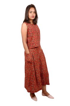 Embrace the vibrant spirit of summer with our exquisite Hand Block Print Two Piece Set for women, a perfect blend of traditional Indian ethnic fashion and contemporary style. This Crop top and palazzo pant set, crafted from pure Ajrakh cotton, is designed to keep you comfortable and stylish all day long. ♥  Features: 🌸 ● Traditional Hand Block Print: Adorned with intricate hand block prints, this co-ord set showcases the timeless beauty of Ajrakh designs, make you feel the treasure of Indian ar Crop Top Palazzo, Cotton Dresses Online, Indian Ethnic Fashion, Stylish Crop Top, Palazzo Pant, Palazzo Set, Dress Handmade, Fashion Plus Size, Womens Tops Summer