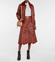 Chloé - Кожаная юбка миди лазерной резки | Мифереза Chloe Clothing, Leather Embroidery, Laser Cut Leather, Knit Edge, Leather Midi Skirt, Sheep Leather, Chloe Marcie, Nappa Leather, Leather Ankle Boots