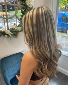 𝘾𝙝𝙪𝙣𝙠𝙮 highlights 😎 #90shair #chunkyhighlights #highlights #blondehair #blonde #haircolour #longhair #hairstyles #london #croydon #purley | Instagram Cute Haircuts And Dye, Brown Hair With A Lot Of Blonde, Chunky Weave Highlights, Brown Hair With Bleached Highlights, Thicker Highlights, Dyed Hair Highlights, Bleached Hair Ideas, Bleach Highlights, Bleach Hair Ideas