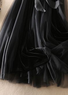 Elegant Black Bow Patchwork Tulle Skirt Spring Black Party Skirt For Fall, Black Tulle Skirt For Spring, Spring Black Tulle Skirt, Black Fall Party Skirt, Black Party Dress With Lined Skirt, Fall Party Tulle Skirt, Black Tulle Tiered Skirt, Black Lined Skirt Dress For Fall, Black Stretch Tulle Skirt