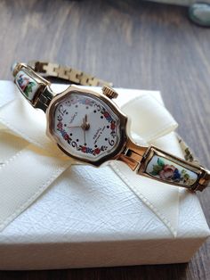 Watches for women with enamel inserts. Very beautiful, feminine, look great on a woman's wrist. They can be a great gift for lovers of classic vintage style. The watch is delivered in a beautiful box, so it is perfect as a gift. This watch is gilded (gilding is confirmed by the hallmark Au) with enamel inserts. Enamel is the manufacture of works of art using glassy powder, enamel on a metal substrate, a kind of applied art. The process consisted of three stages: first, the master prepared a base Retro Round Watch As Gift, Retro Round Watch For Gift, Nostalgic Analog Watch As Gift, Antique Watches With Round Dial For Gift, Vintage Jewelry And Watches With Round Dial For Gift, Jewelry Y2k, Watch Women's, Small Watch, Watch Gift