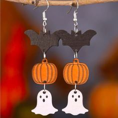 Halloween Bat, Pumpkin, And Ghost Dangle Earrings For Sale! These Earrings Are So Cool! They Are Made For Pierced Ears, Are New, And Are From My Boutique! They Are Bats, Pumpkins, And Ghosts All Dangling In A Row. They Are Around 3 Inches Tall And Around 1 Inch Wide. Such Great Earrings To Add To Your Jewelry Collection! Bat Pumpkin, Party Cartoon, Bat Earrings, Chic Halloween, Special Halloween, Stacked Earrings, Pumpkin Earrings, Halloween Vintage, Ghost Pumpkin