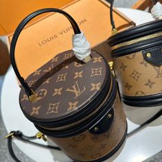 BRC Fashion Lu-Vi Bags - 14750 A+ Excellent Quality copies; Contact us if you've any questions in your mind. Trendy Tote, Crossbody Tote, New Instagram, Cute Bag, Louis Vuitton Bag, Contact Us, Louis Vuitton, Mindfulness