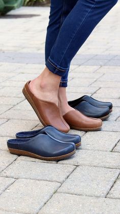 Ankle Replacement, Finger Shoes, Wool Clogs, Closet Door, Dress Shoes Womens, Leather Clogs, Navy Leather, Pretty Clothes, Leather Mules