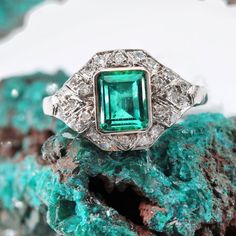 Antique Emerald Ring, 1950s Art, Emerald Diamond, Emerald Ring, Antique Rings, White Gold Rings, Art Deco Fashion, Antique Jewelry, Ring Shopping