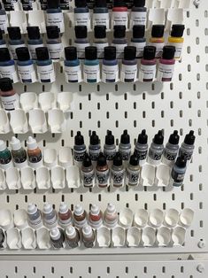 there are many different colors of ink on the shelf